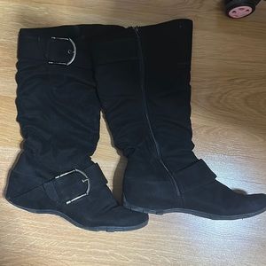 Boots with insoles